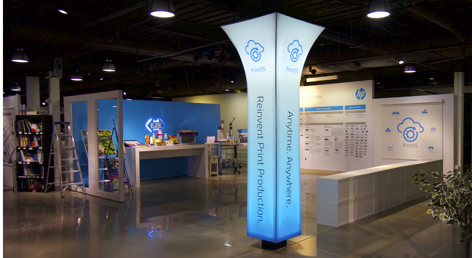 HP soft signage display column with LED backlighting for a tradeshow event
